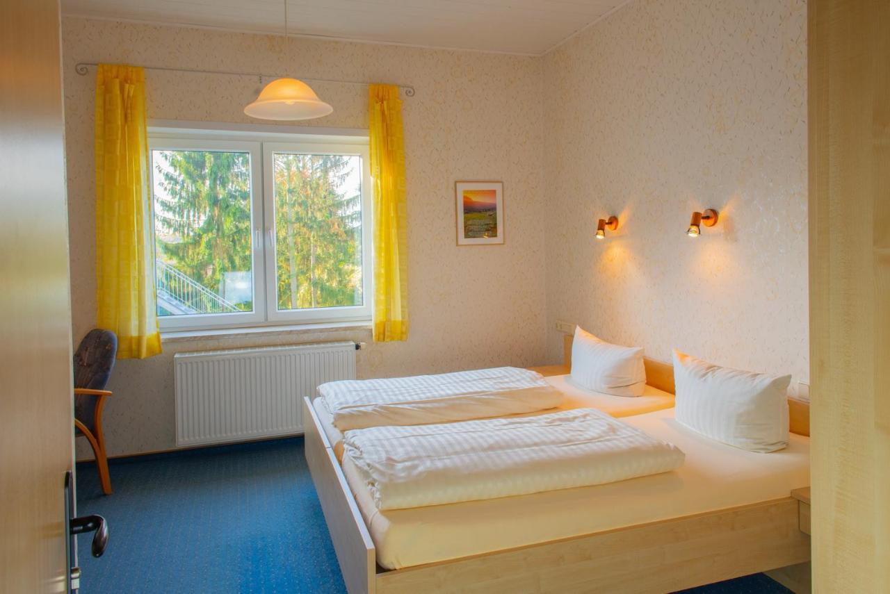 Christliche Gaestehaeuser Weinstrasse Neustadt an der Weinstraße Eksteriør billede