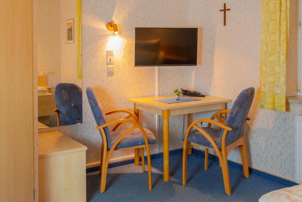 Christliche Gaestehaeuser Weinstrasse Neustadt an der Weinstraße Eksteriør billede